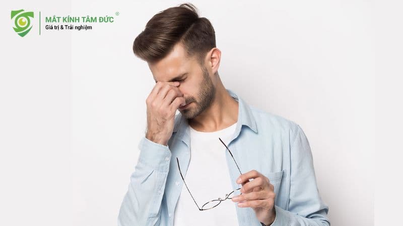 Chớp mắt liên tục có sao không? Hướng dẫn cách khắc phục tại nhà
