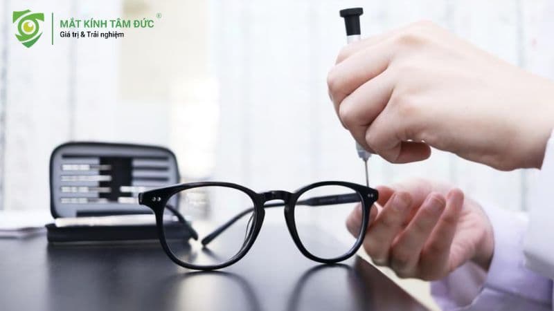 Dịch vụ sửa chữa gọng kính miễn phí tại Mắt Kính Tâm Đức