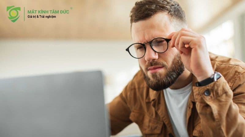 Dấu hiệu khôn lường của việc đeo kính sai độ