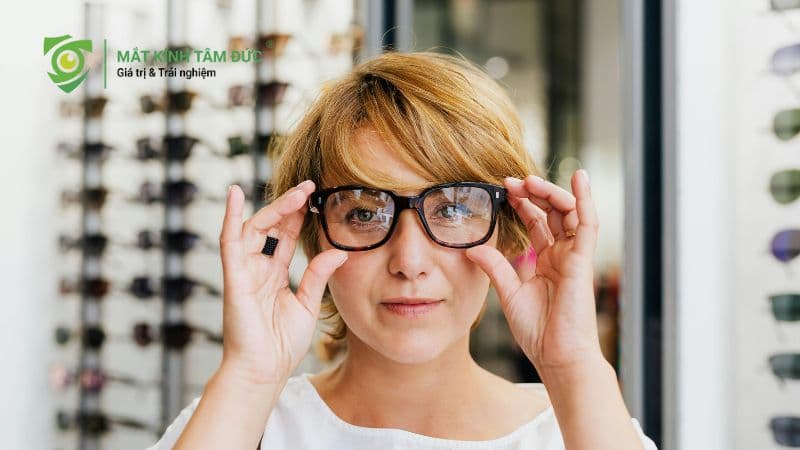 Đeo kính có ảnh hưởng đến mũi không? Hướng dẫn chọn gọng kính phù hợp