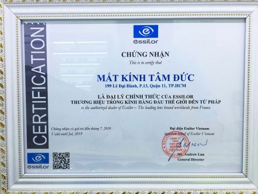 Giấy chứng nhận đại lý tròng kính Essilor chính hãng