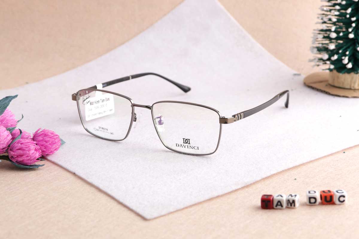 Mắt Kính Tâm Đức