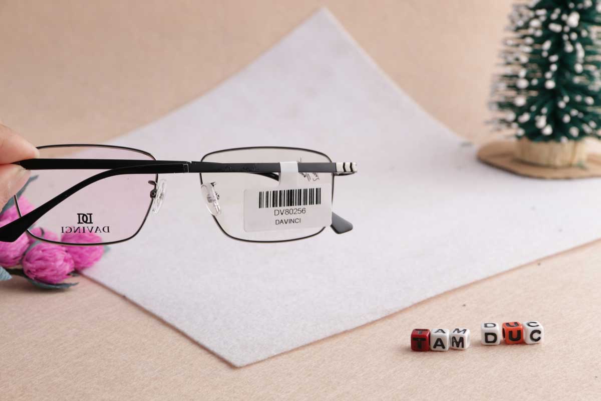 Mắt Kính Tâm Đức