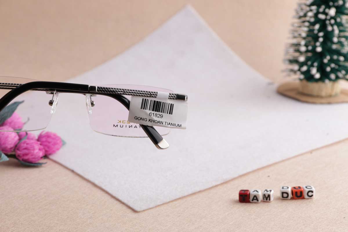 Mắt Kính Tâm Đức