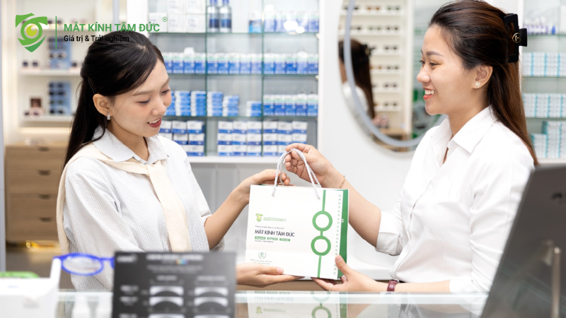 ghé Mắt kính Tâm Đức để mua được hàng hiệu chính hãng với giá tốt nhất