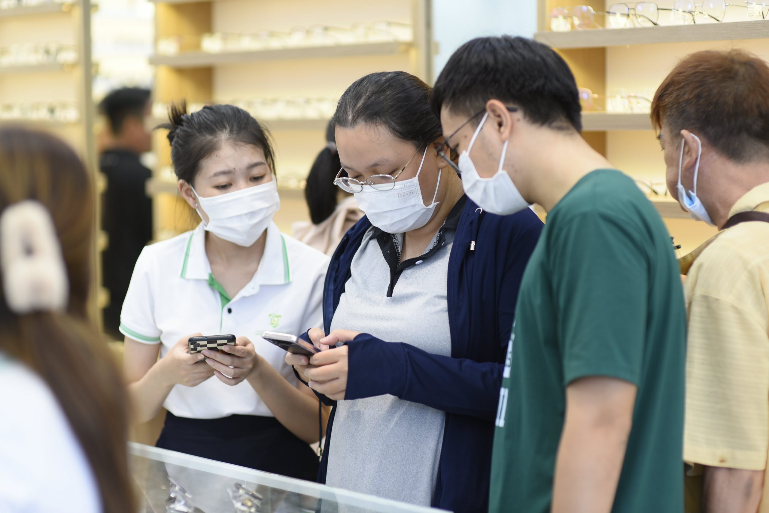 Hình ảnh về Mắt Kính Tâm Đức