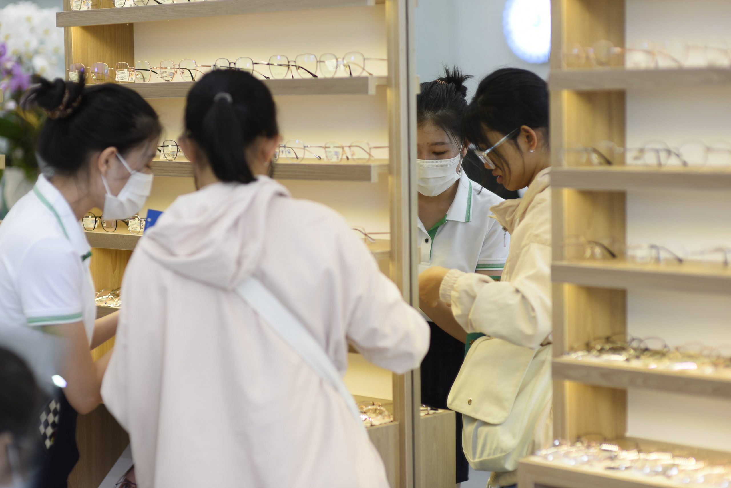 Hình ảnh về Mắt Kính Tâm Đức