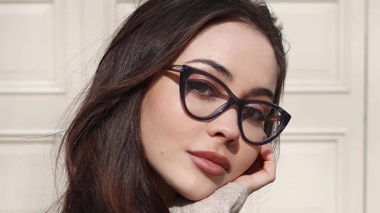 những mẫu kính cận đẹp cho nữ