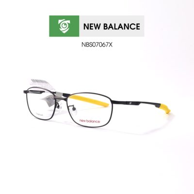 Gọng kính NEW BALANCE NBS07067X C01 - màu đen đuôi vàng - khung kính chữ nhật - hình chụp mặt bên sản phẩm