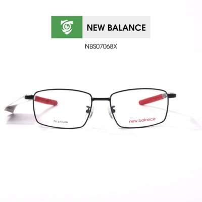 Gọng kính NEW BALANCE NBS07068X C01 - màu đen đuôi đỏ - khung kính chữ nhật - hình chụp mặt trước sản phẩm