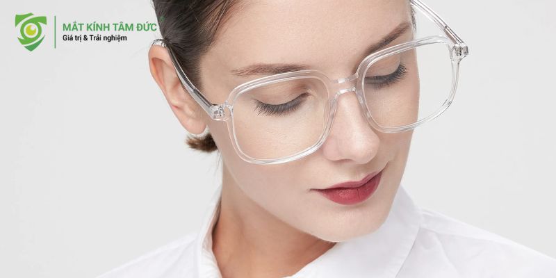 Mắt kính trong suốt oversize 