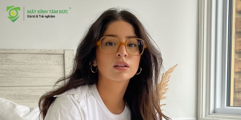 mắt kính trong suốt nâu dáng vuông thời thượng 