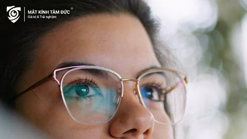 Chọn kính mắt phù hợp để tạo điểm nhất cho đôi mắt buồn