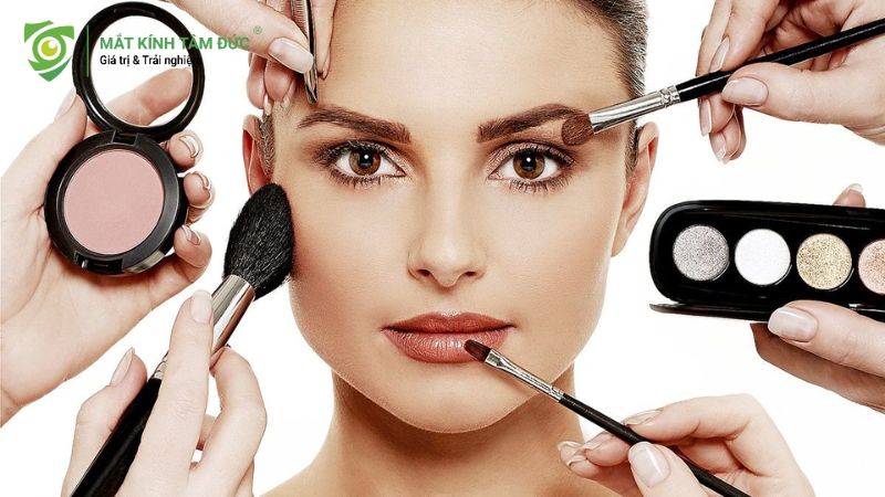 các thủ thuật trang điểm giúp đôi mắt buồn trở nên tươi tắn hơn
