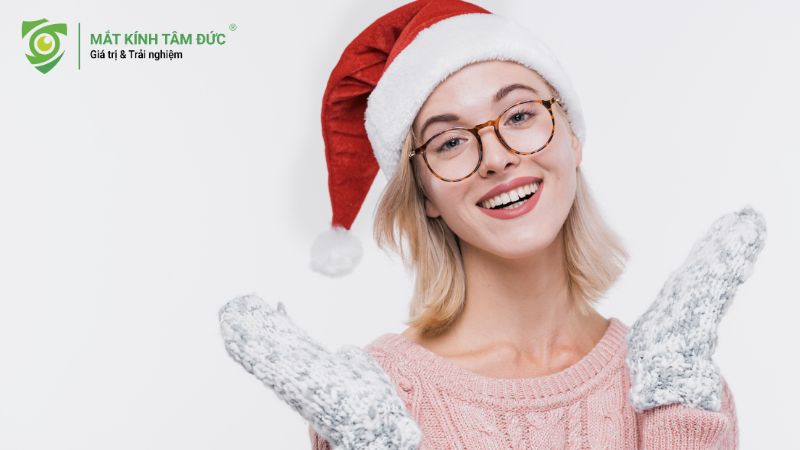 Chọn gọng kính cao cấp làm quà giáng sinh