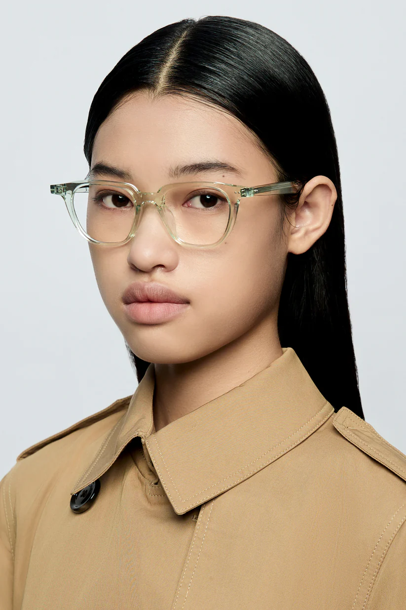 Khám phá Gọng kính Seeson The Edge 05 – thiết kế sang trọng, biểu tượng của phong cách hiện đại.