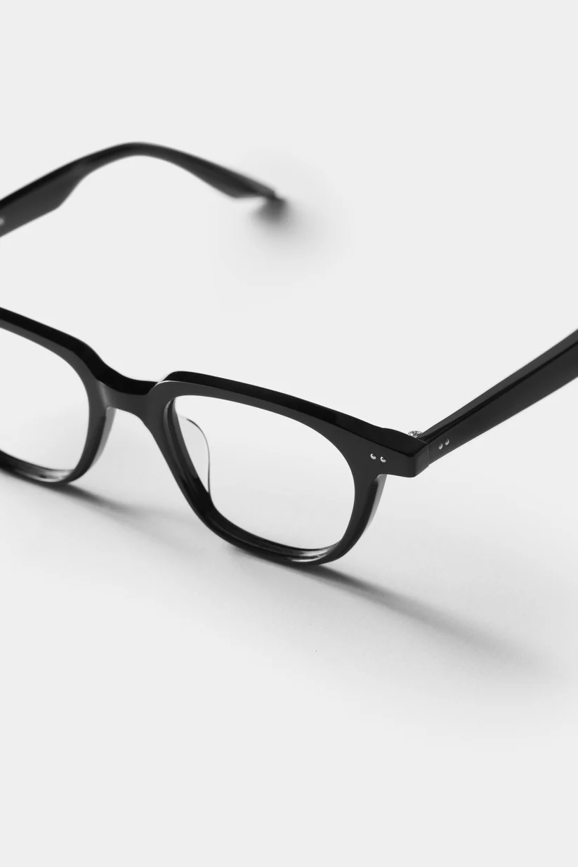 Khám phá Gọng kính Seeson The Edge 05 – thiết kế sang trọng, biểu tượng của phong cách hiện đại.