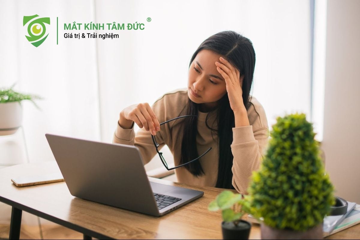 Bị cận không đeo kính gây giảm khả năng tập trung và ảnh hưởng đến chất lượng cuộc sống