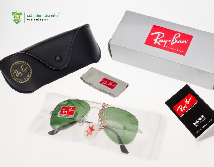 Bộ phụ kiện đầy đủ khi mua gọng kính Ray-Ban chính hãng