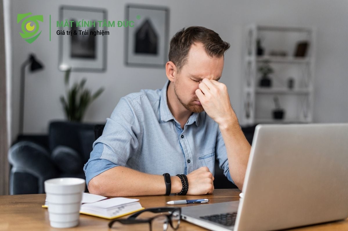 Bị cận không đeo kính ảnh hưởng gì? 5 rủi ro không thể bỏ qua cho sức khỏe thị giác