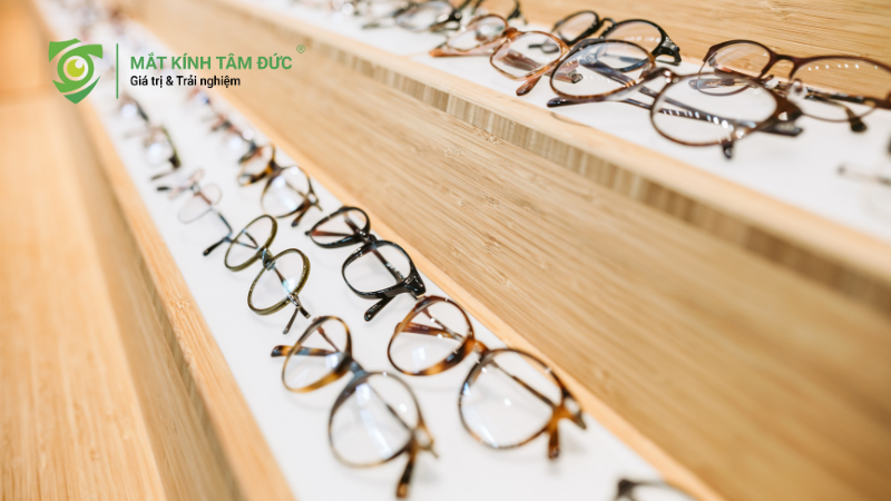 Các bước tháo tròng kính cận theo từng loại gọng kính khác nhau