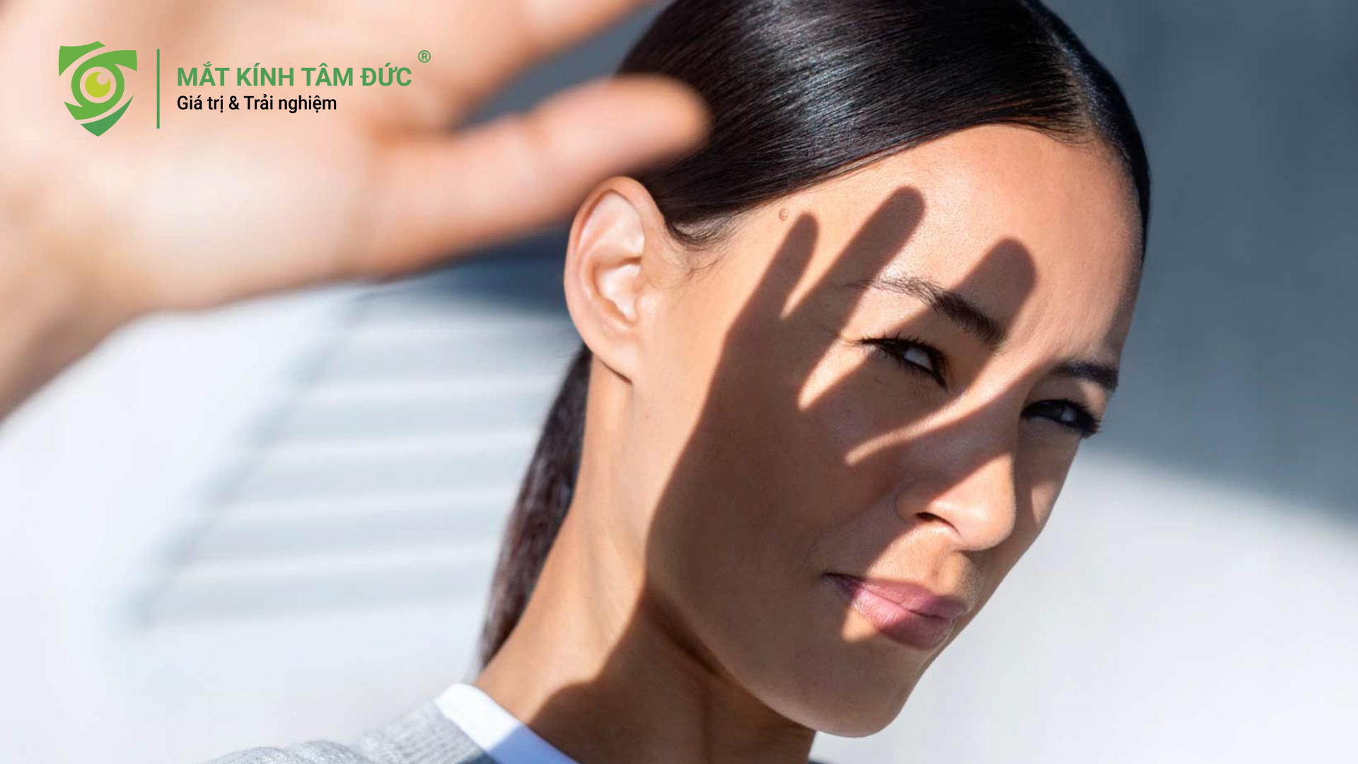 Không đeo kính râm chống UV khi ra đường ảnh hướng lớn đến mắt