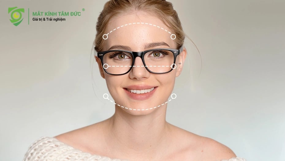 Khuôn mặt trái xoan đây là khuôn mặt lý tưởng nhất, với sự cân đối hoàn hảo giữa chiều dài và chiều rộng, trán hơi hẹp hơn cằm một chút.