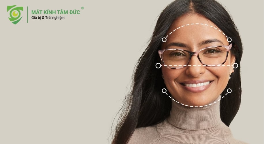 Để chiếc kính giả cận thực sự phát huy vai trò phụ kiện thời trang hot trend, việc lựa chọn gọng kính phải dựa trên nguyên tắc cân bằng và hài hòa với các đường nét tự nhiên của khuôn mặt