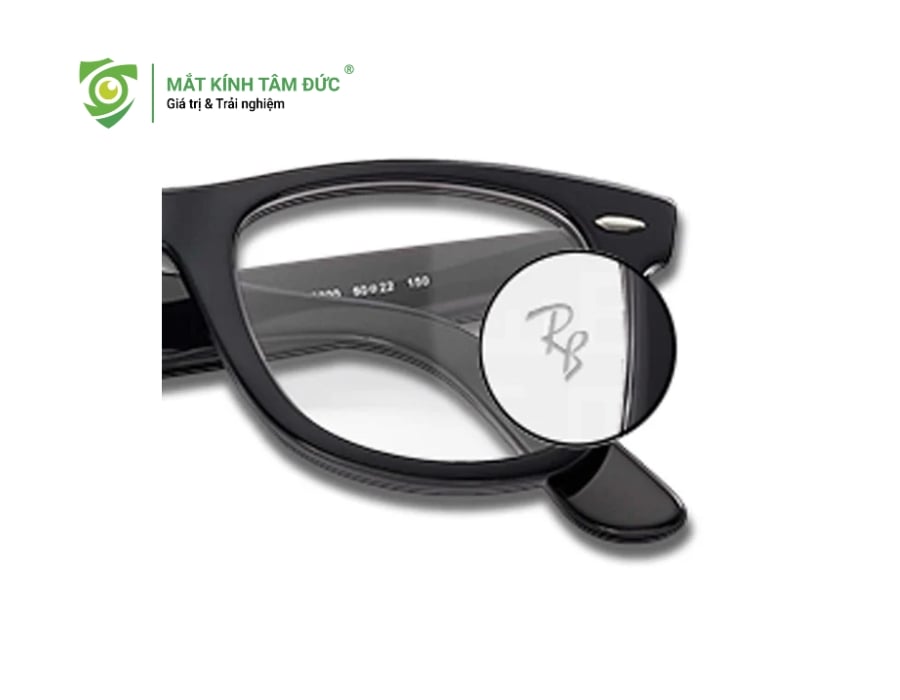 Logo RB khắc laser ẩn trên tròng kính Ray-Ban chính hãng.