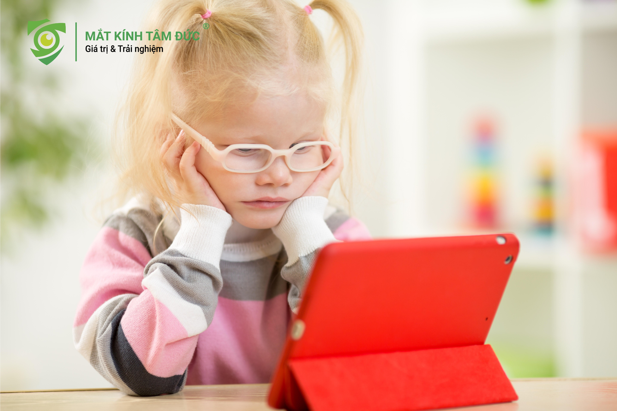 Thiết bị điện tử và ánh sáng xanh: Tác nhân thúc đẩy trẻ em tăng độ cận nhanh