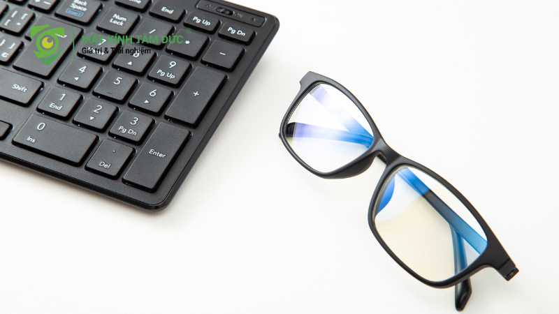 Công nghệ phủ chống ánh sáng xanh giúp mắt dễ chịu hơn khi làm việc với màn hình