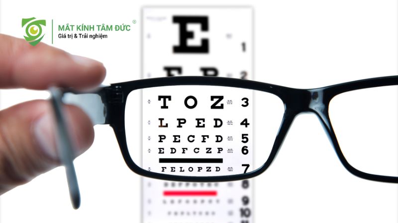 Tiêu đề nội dungTròng kính cận làm bằng gì? Hướng dẫn chọn chất liệu phù hợp bảo vệ mắt