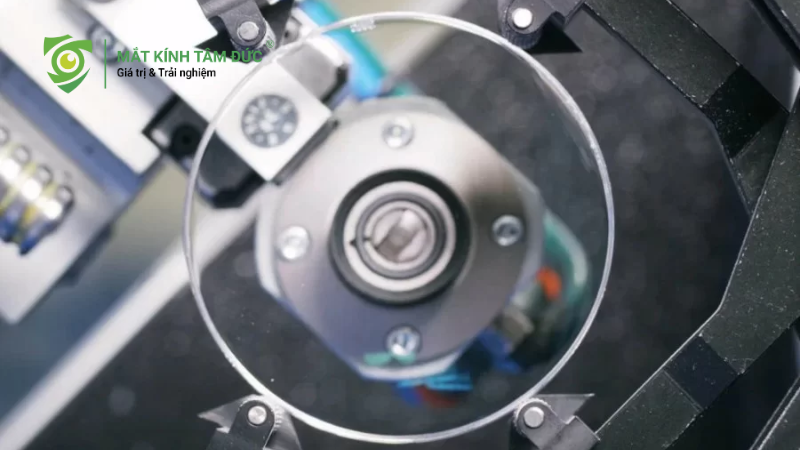 Tròng kính Polycarbonate lý tưởng cho trẻ em và người thường xuyên vận động