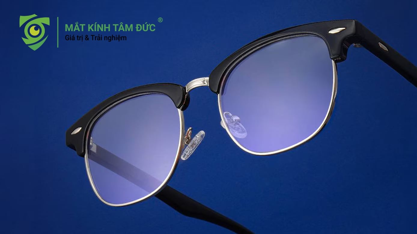 Cận cảnh tròng kính chống ánh sáng xanh đây là giải pháp giảm mỏi mắt game thủ khi sử dụng màn hình máy tính quá nhiều.