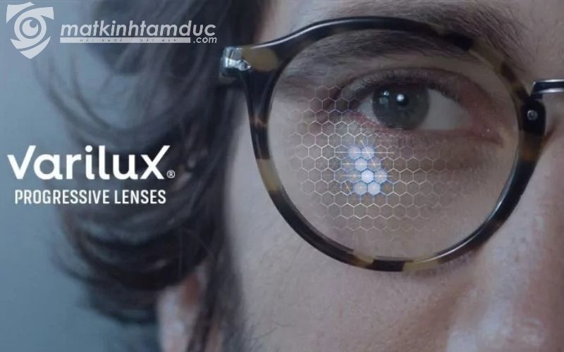 Essilor: Nổi tiếng với công nghệ tiên tiến, đặc biệt là dòng Varilux, mang lại tầm nhìn rộng và chuyển tiếp mượt mà.
