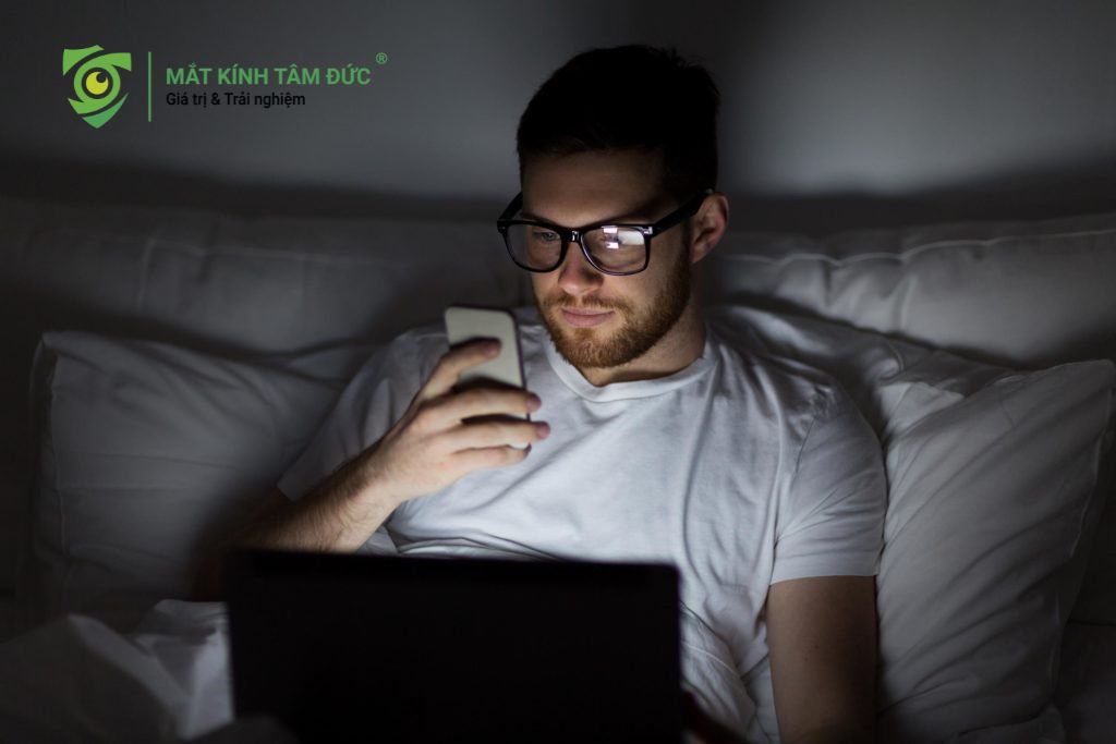 những yếu tố ngầm thúc đẩy quá trình tăng độ cận