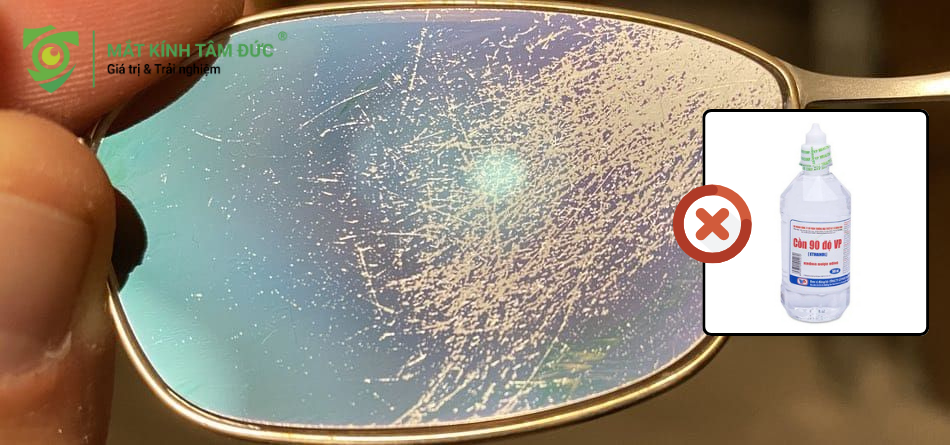 TUYỆT ĐỐI KHÔNG NÊN DÙNG CỒN LAU MẮT KÍNH.