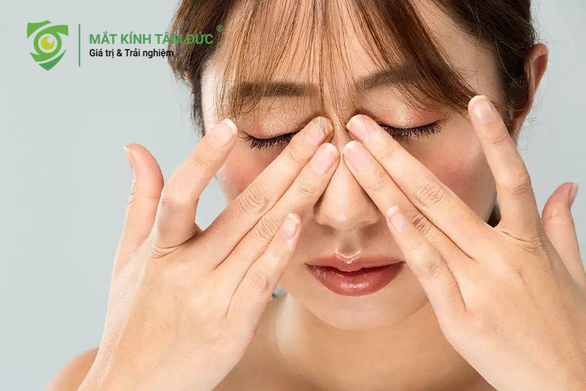 Massage mũi hàng ngày phục hồi dáng vẻ