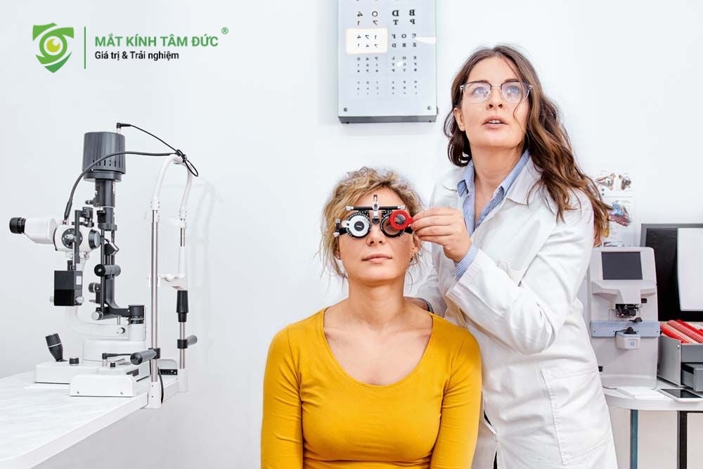 Đo khám mắt định kỳ tại Mắt Kính Tâm Đức để phát hiện sớm tình trạng mất cân bằng thị giác và nguy cơ cận lệch.