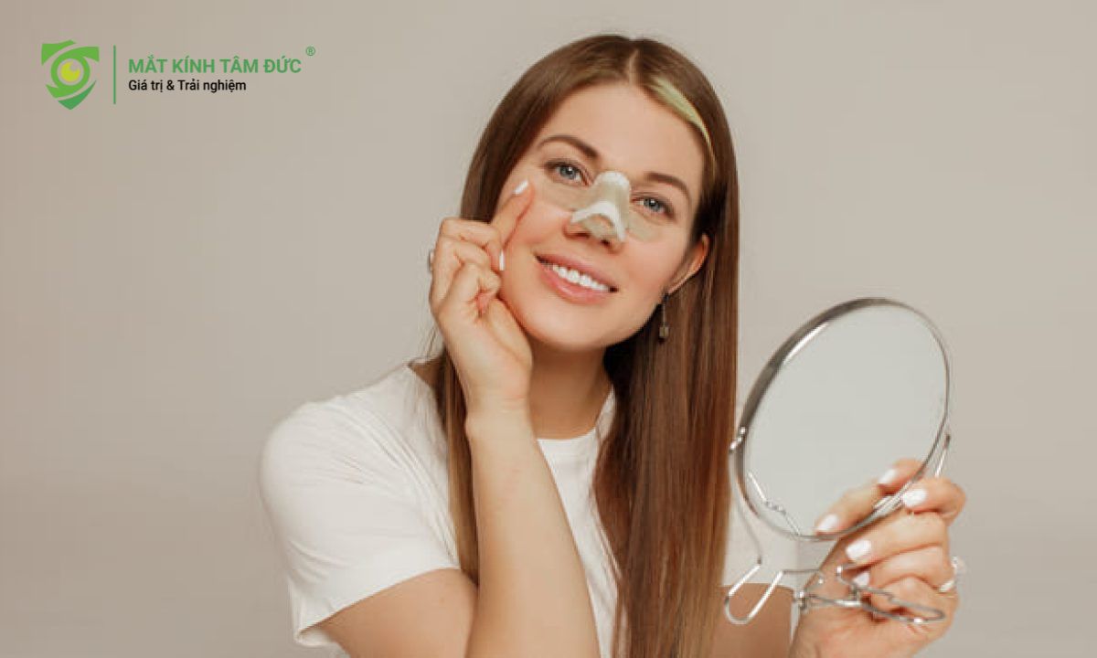 Sau khi phẫu thuật nâng mũi có nên đeo kính không?