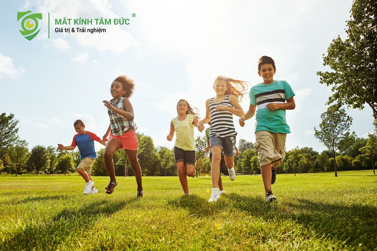 Giải pháp toàn diện khắc phục nguyên nhân gây ra cận thị điều chỉnh thói quen sinh hoạt tăng cười thời gian ngoài trời