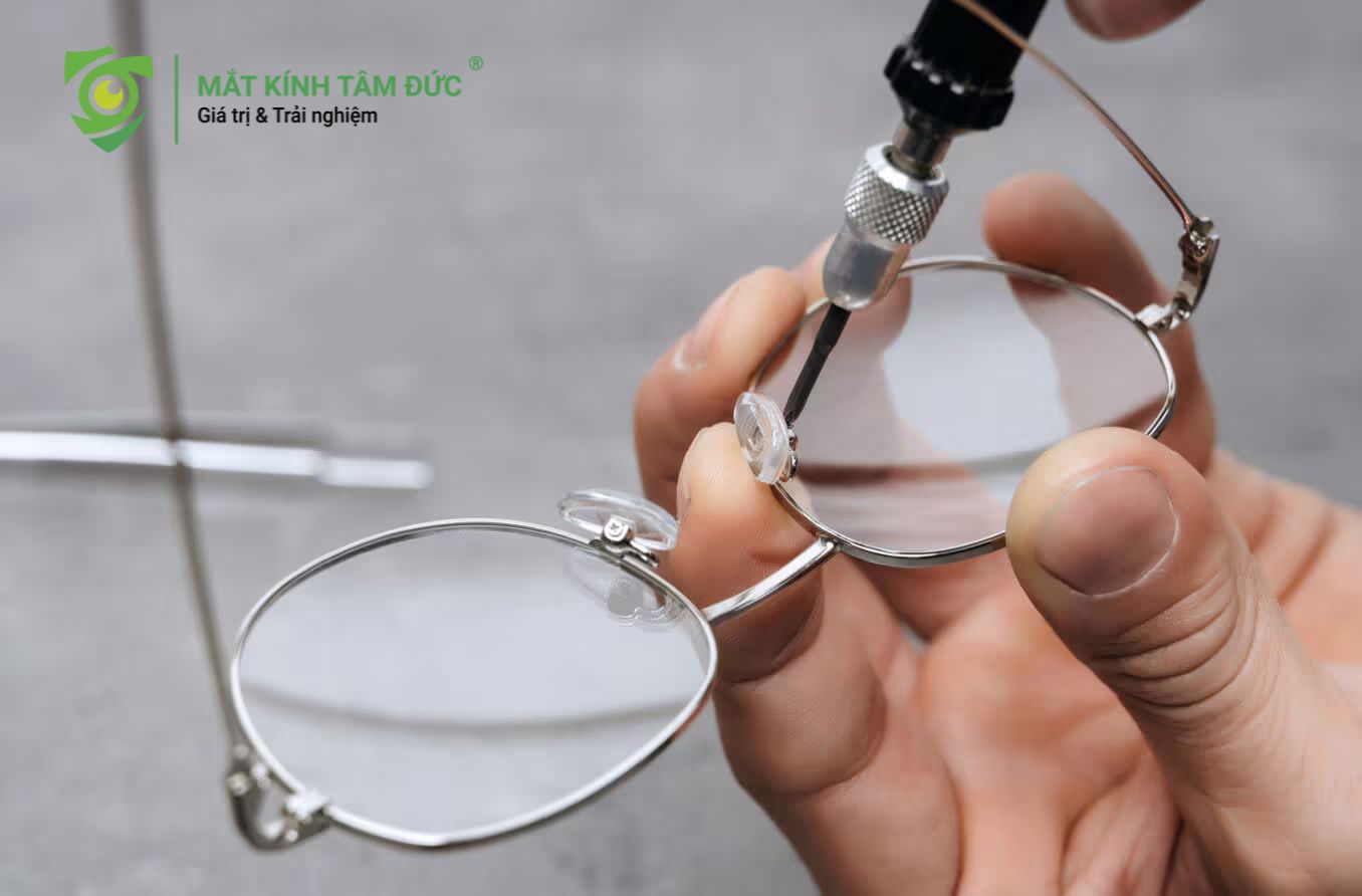 Cách khắc phục mắt kính bị ố vàng hiệu quả tại nhà Thay ve kính (đệm mũi) mới (Giải pháp triệt để nhất)