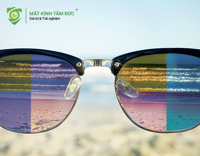 Trong suốt khi ở nhà và tự động chuyển màu sẫm như kính mát khi gặp tia UV. Giúp mắt không bị chói, nhức và bảo vệ võng mạc tối đa.
