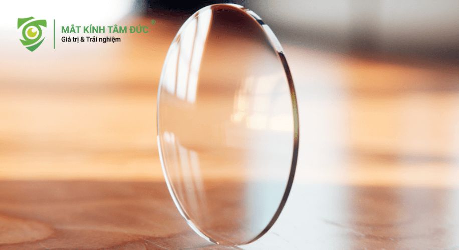 Chọn tròng kính cho người cận 3 độ ưu tiên tròng kính chiết suất cao (Mỏng & Nhẹ)