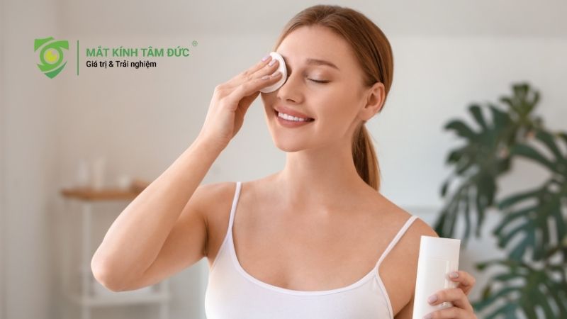 Vệ sinh mắt thường xuyên giúp hạn chế viêm nhiễm và hỗ trợ cách chăm sóc mắt bền vững