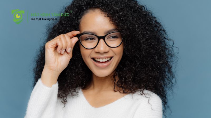 Cách đeo kính không bị tuột: 6 mẹo đơn giản ai cũng làm được