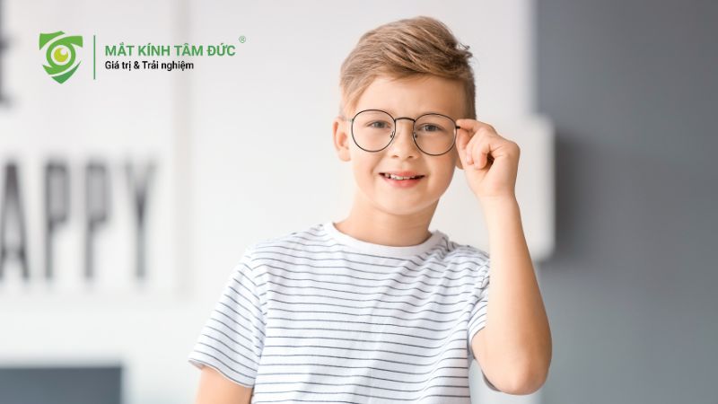 Cách đeo kính không bị tuột: 6 mẹo đơn giản ai cũng làm được