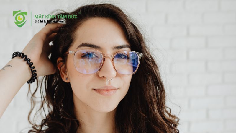 Hướng dẫn cách đọc thông số trên gọng kính và chọn size kính phù hợp