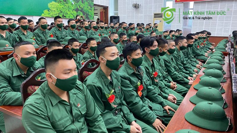 Cận bao nhiêu độ không đi nghĩa vụ? Phân biệt tạm hoãn và miễn do cận thị