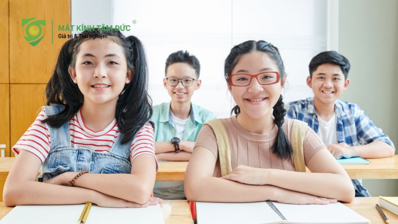 Cận thị học đường là gì? Nguyên nhân và cách phòng ngừa cho trẻ